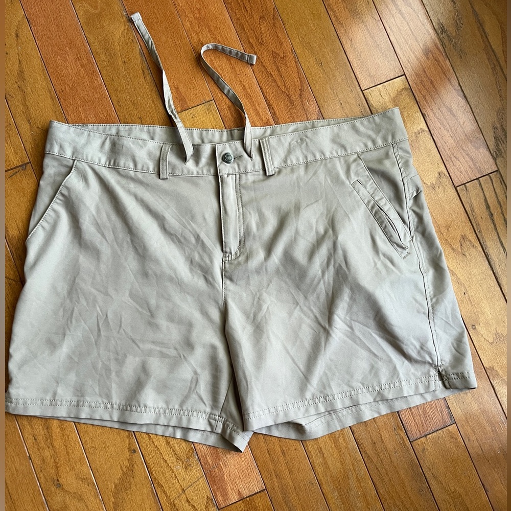Magellan Outdoors Men's Flat Front Shorts in Light Khaki